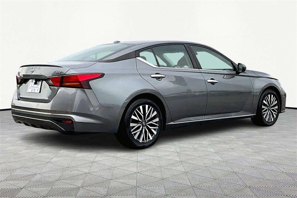 2023 Nissan Altima 2.5 SV photo 2