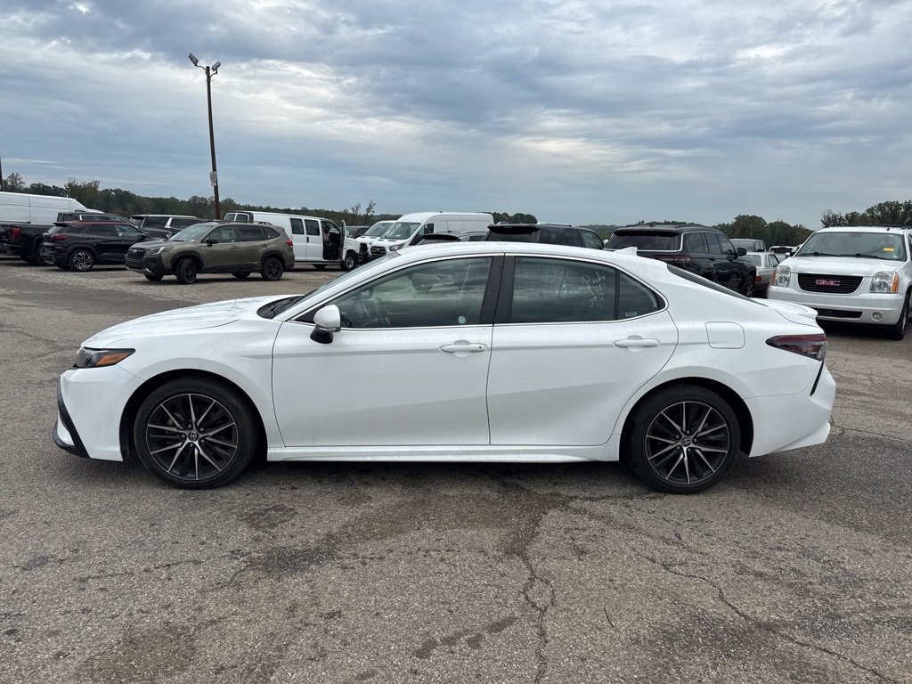 2024 Toyota Camry SE photo 2