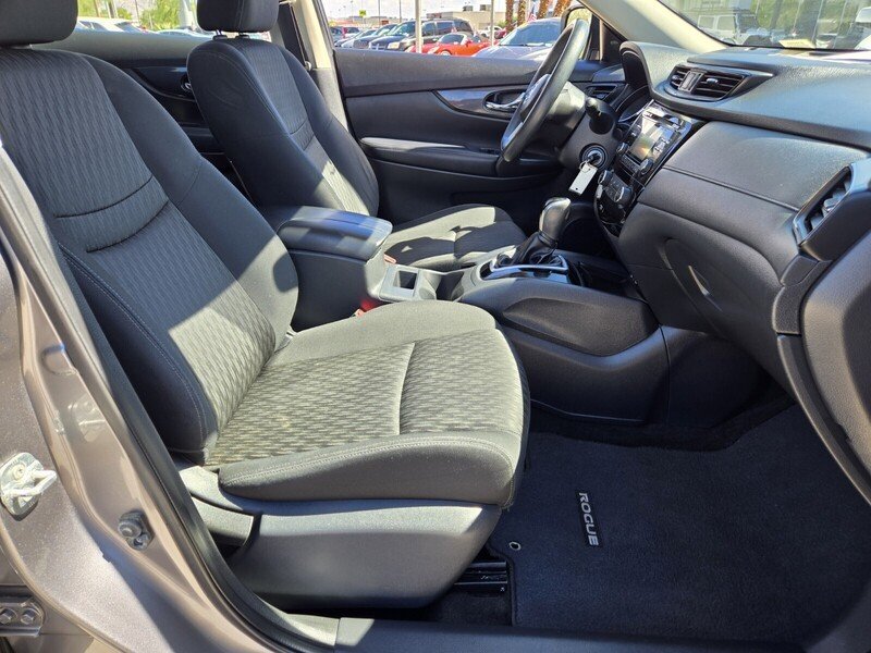 2017 Nissan Rogue S photo 12