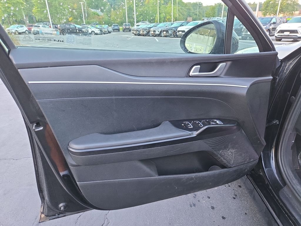 2022 Kia K5 GT-Line photo 11