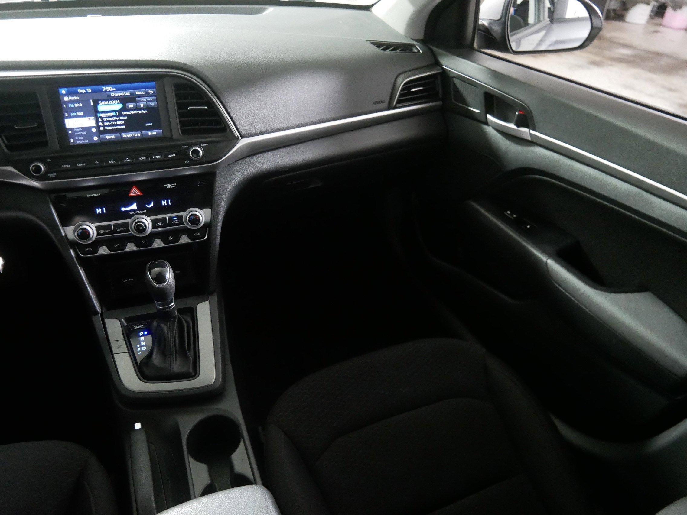 2020 Hyundai Elantra SEL photo 11