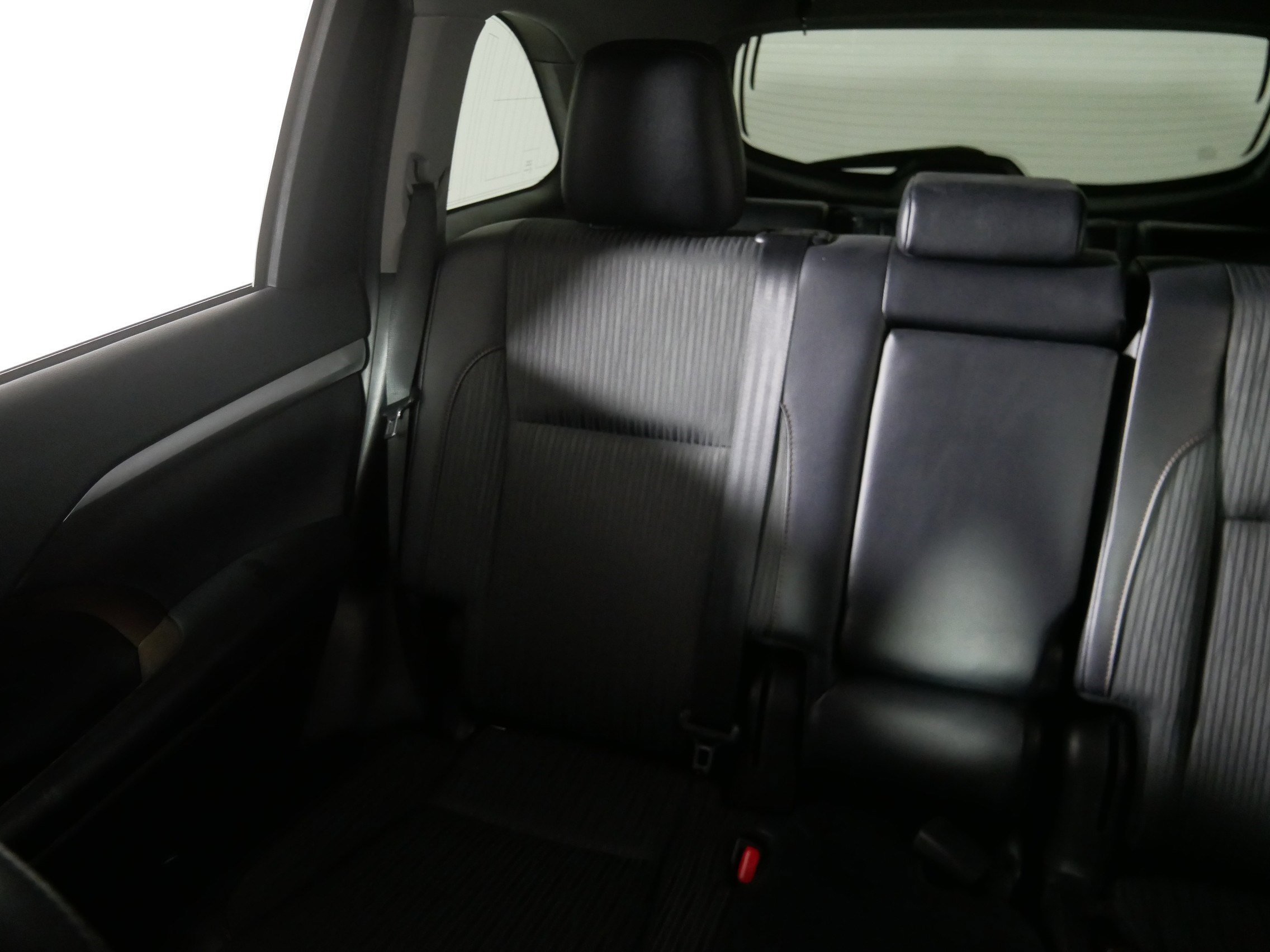 2019 Toyota Highlander LE photo 10