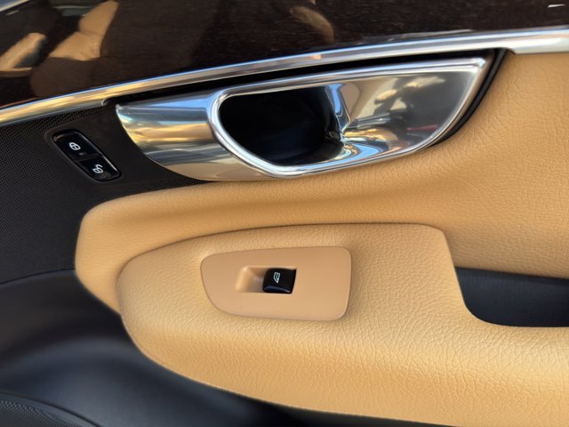 2017 Volvo XC90 Momentum photo 15