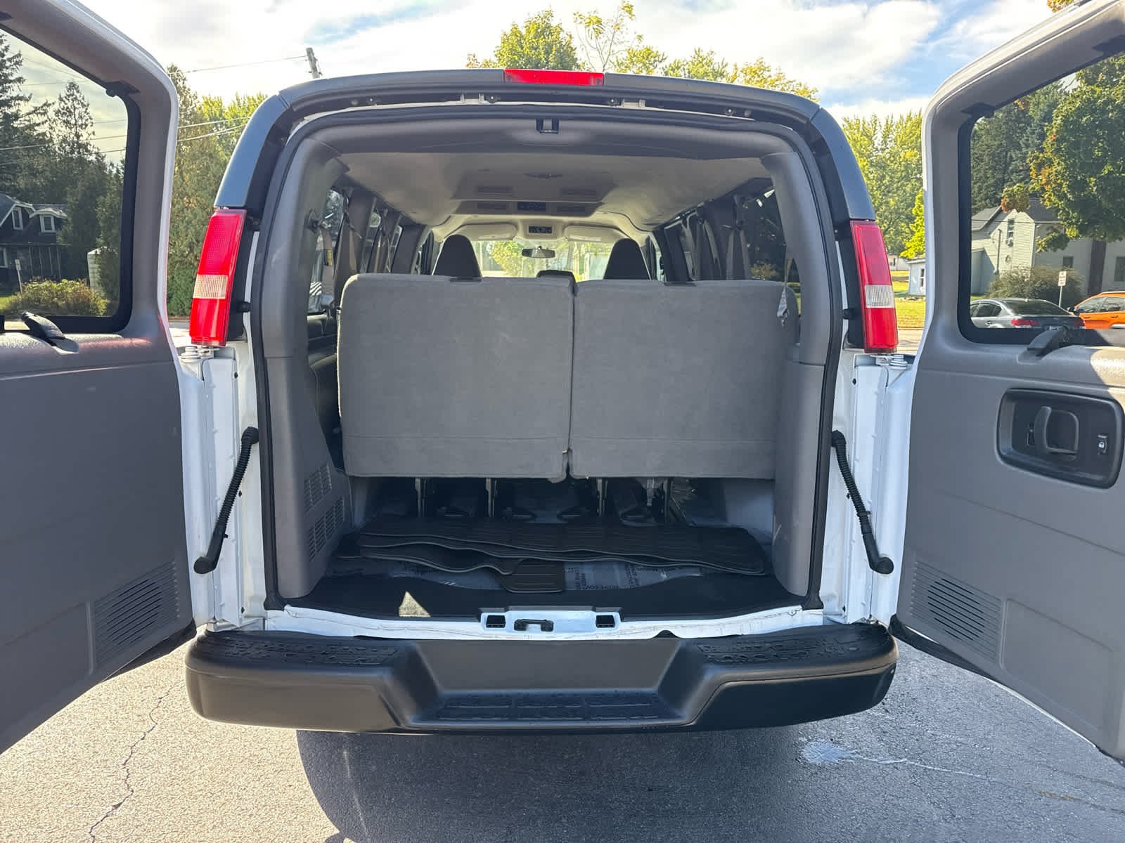 2016 Chevrolet Express LS photo 14