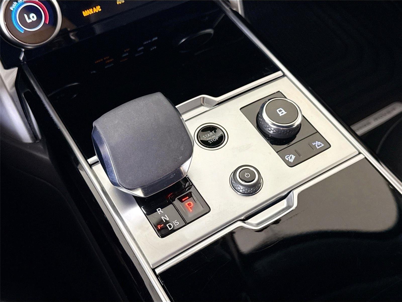 2023 Land Rover Range Rover SE photo 18