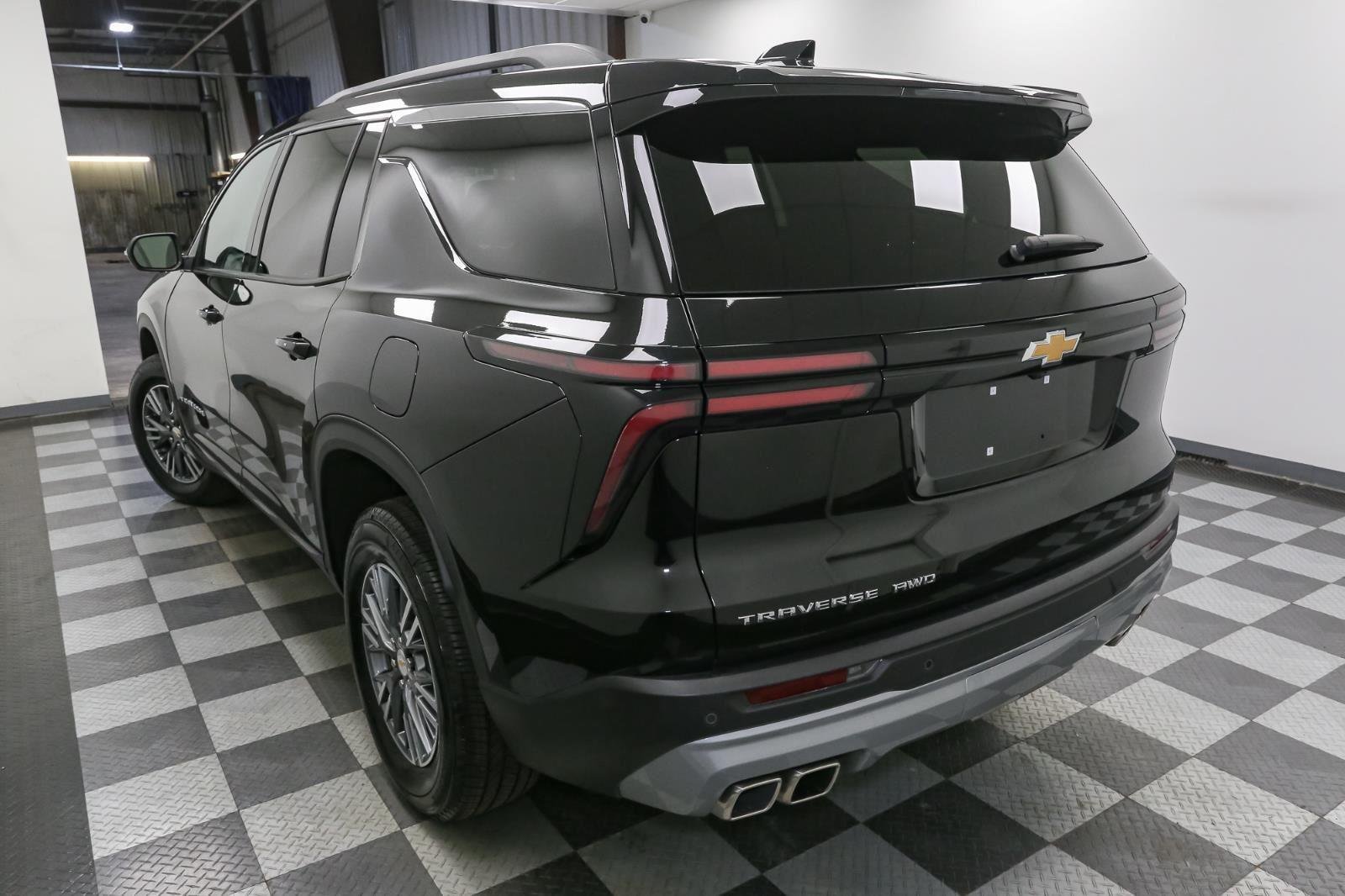 2025 Chevrolet Traverse photo 8