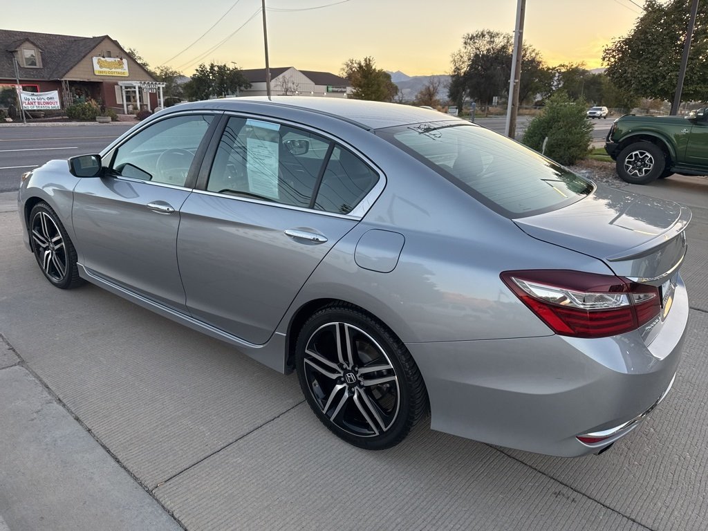 2017 Honda Accord Sport photo 4