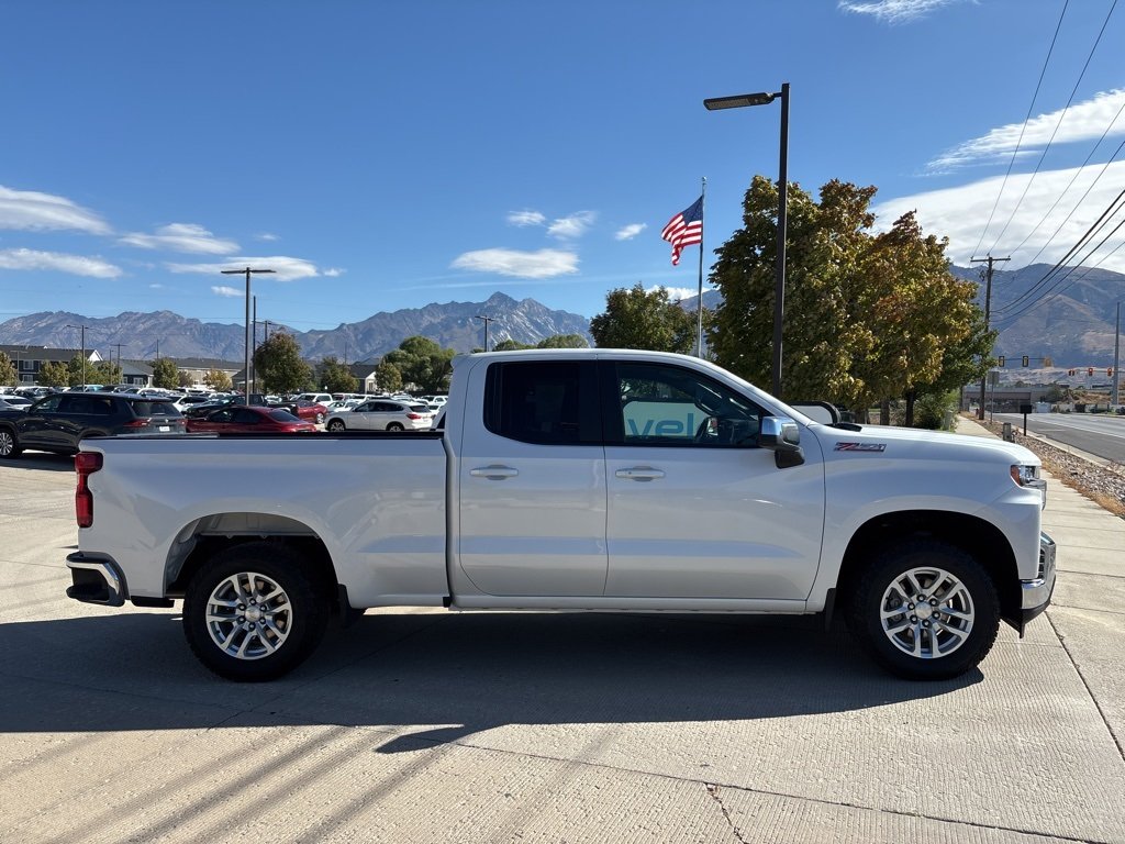 2020 Chevrolet Silverado 1500 LT photo 3