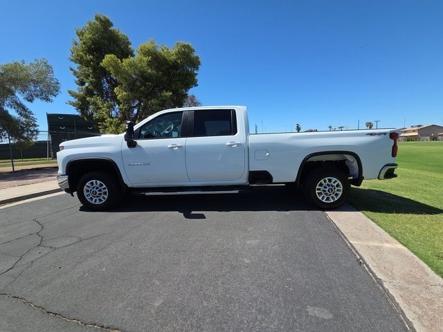 2024 Chevrolet Silverado 2500HD LT photo 3