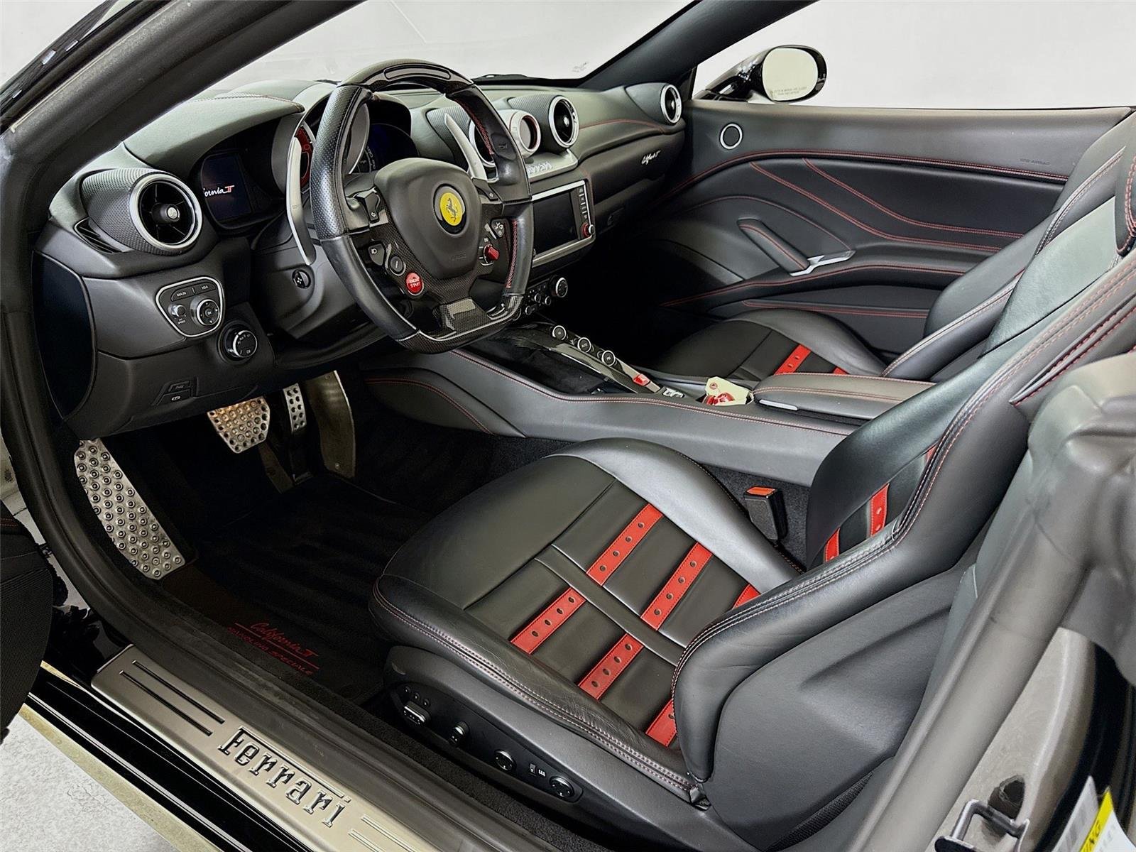 2018 Ferrari California T photo 11