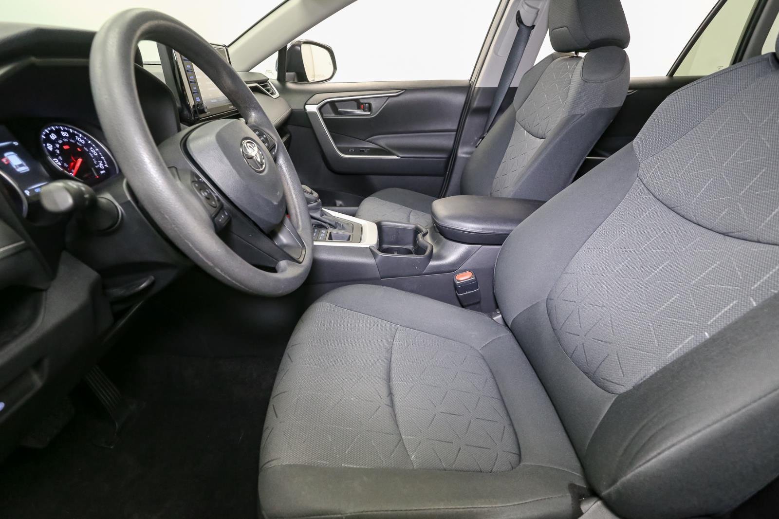 2022 Toyota RAV4 XLE photo 36