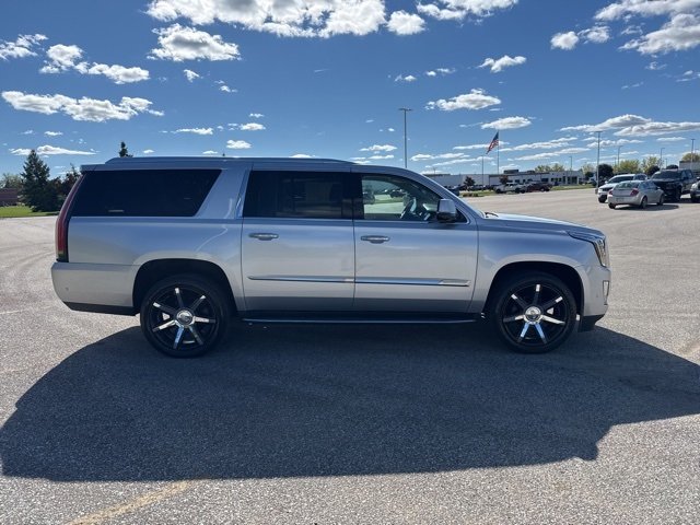 2018 Cadillac Escalade ESV Luxury photo 4