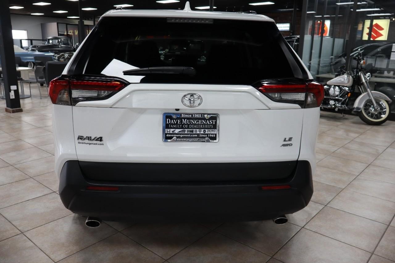2023 Toyota RAV4 XLE photo 5
