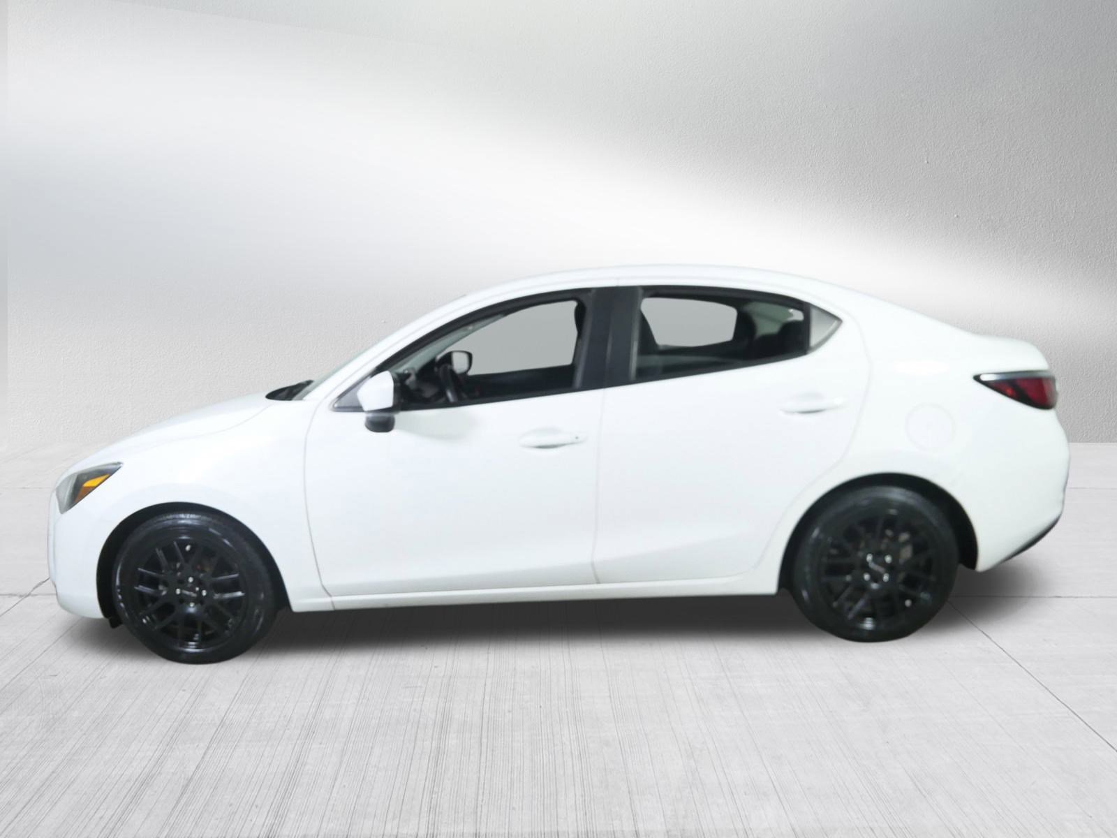 2016 Scion iA photo 4