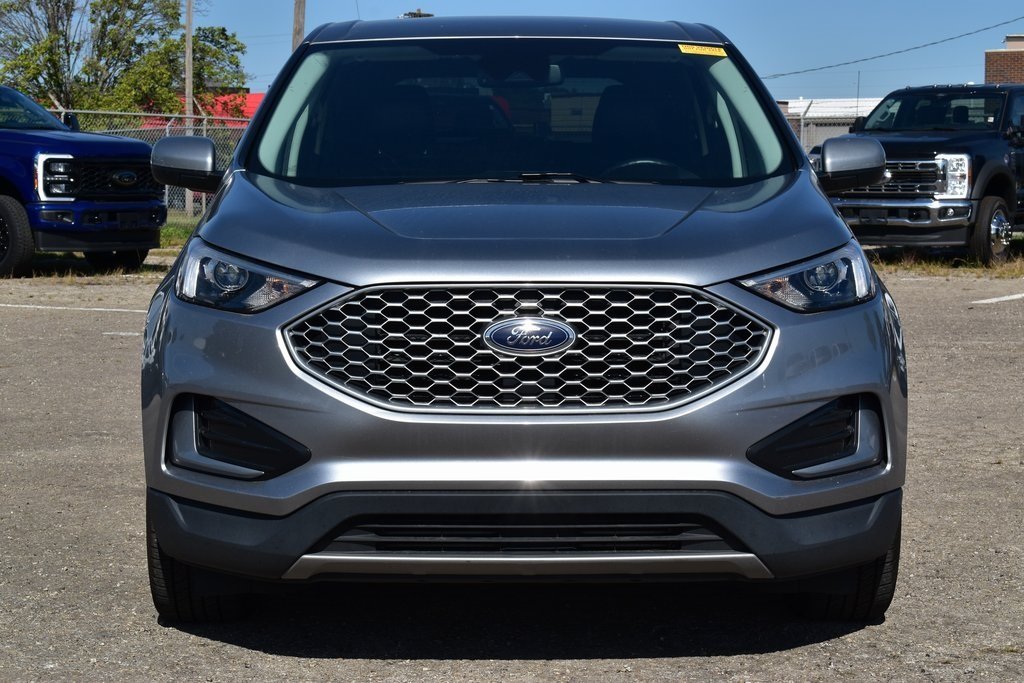 2023 Ford Edge SEL photo 2