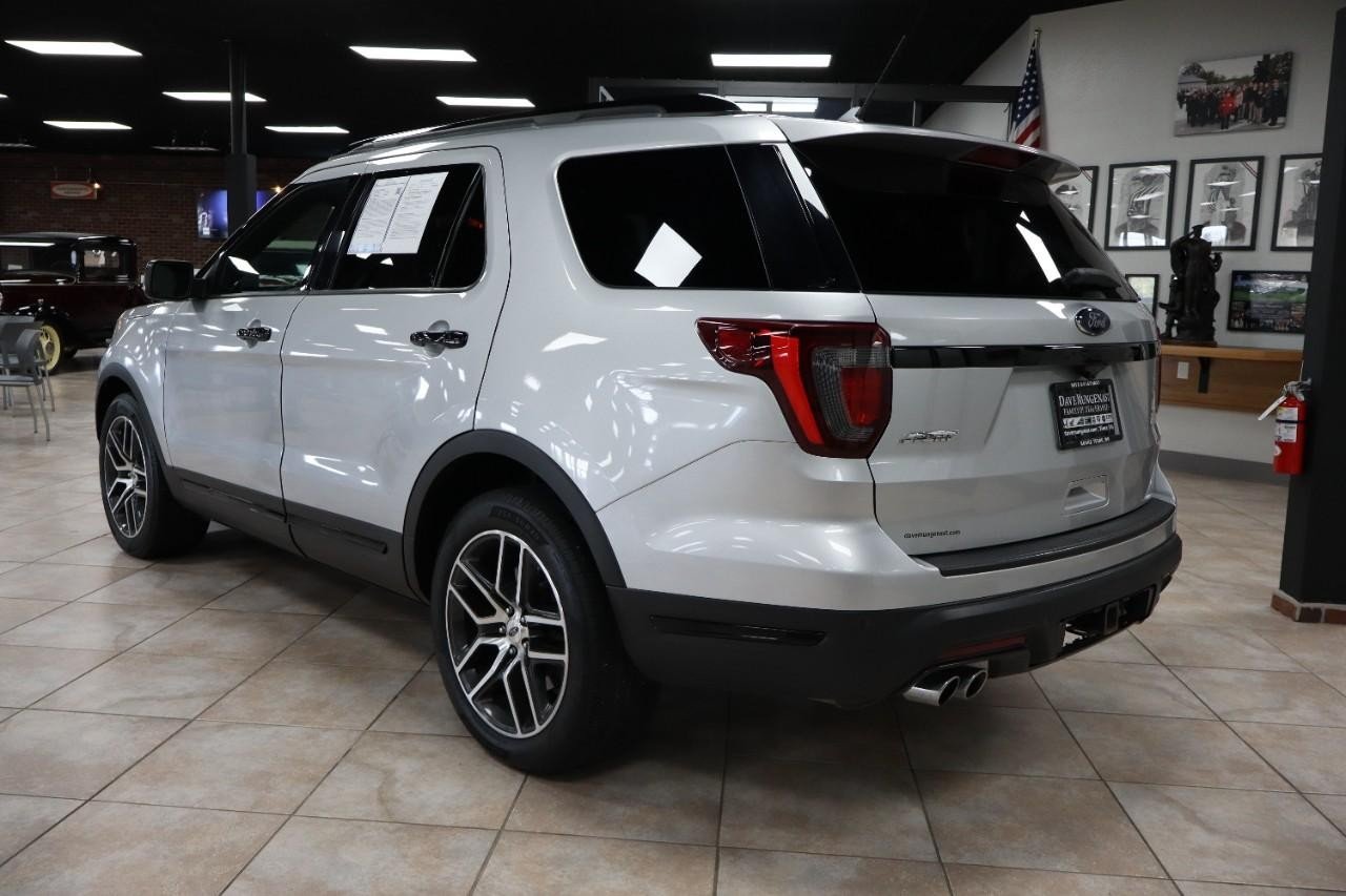 2019 Ford Explorer Sport photo 2