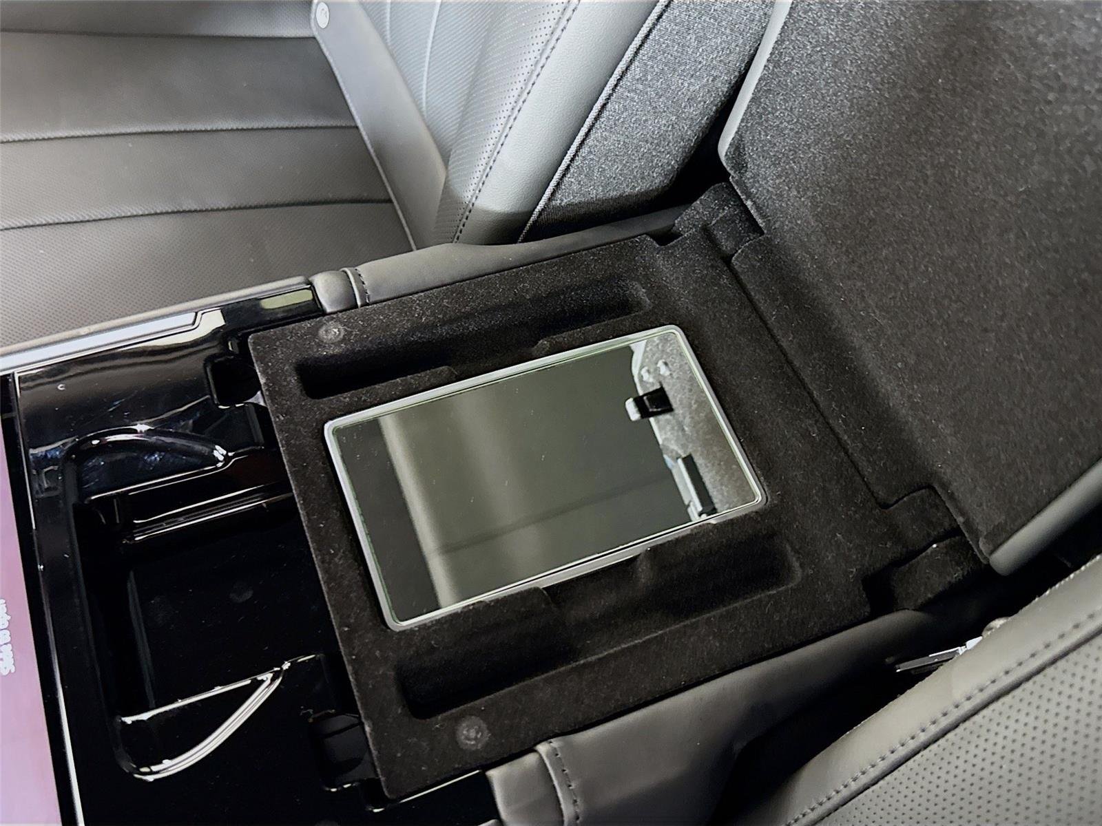 2023 Land Rover Range Rover SV photo 23