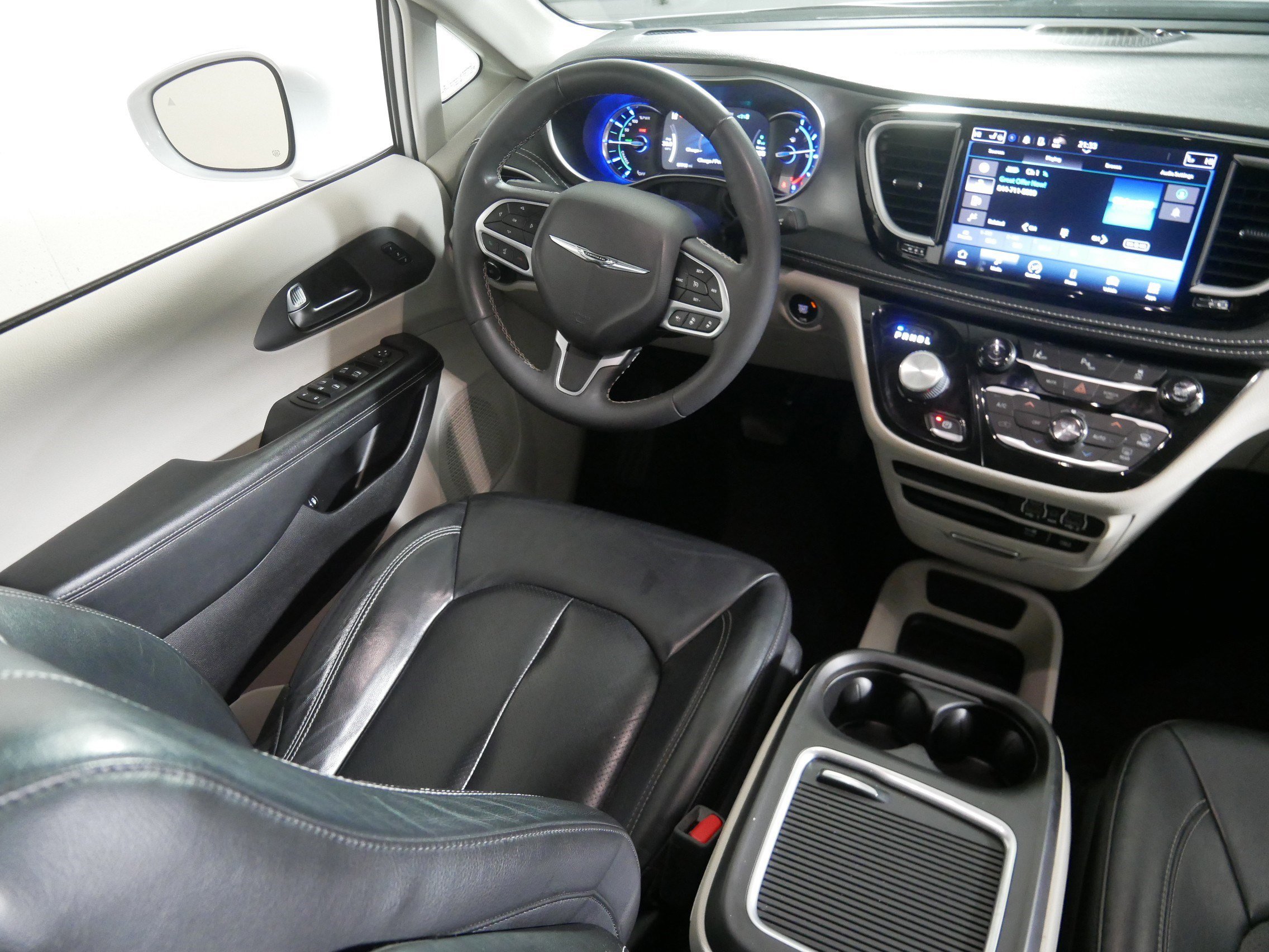 2022 Chrysler Pacifica Hybrid Touring L photo 9
