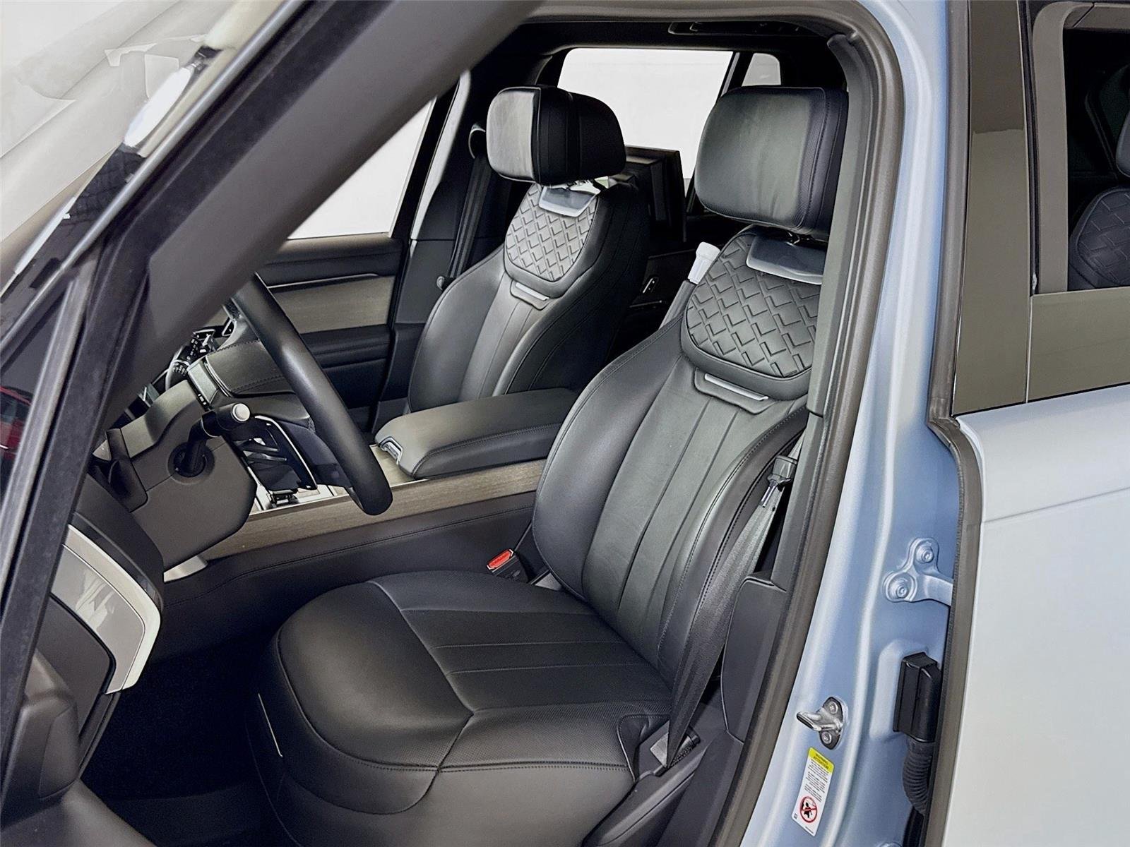 2023 Land Rover Range Rover SV photo 10