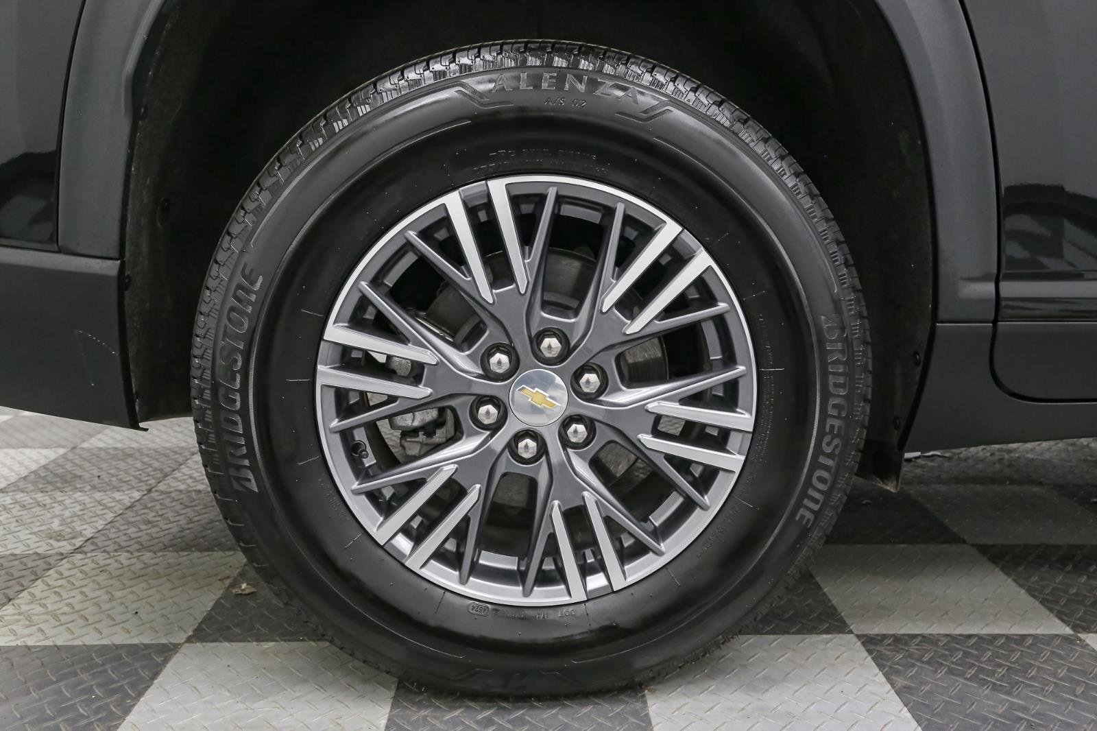 2025 Chevrolet Traverse photo 13