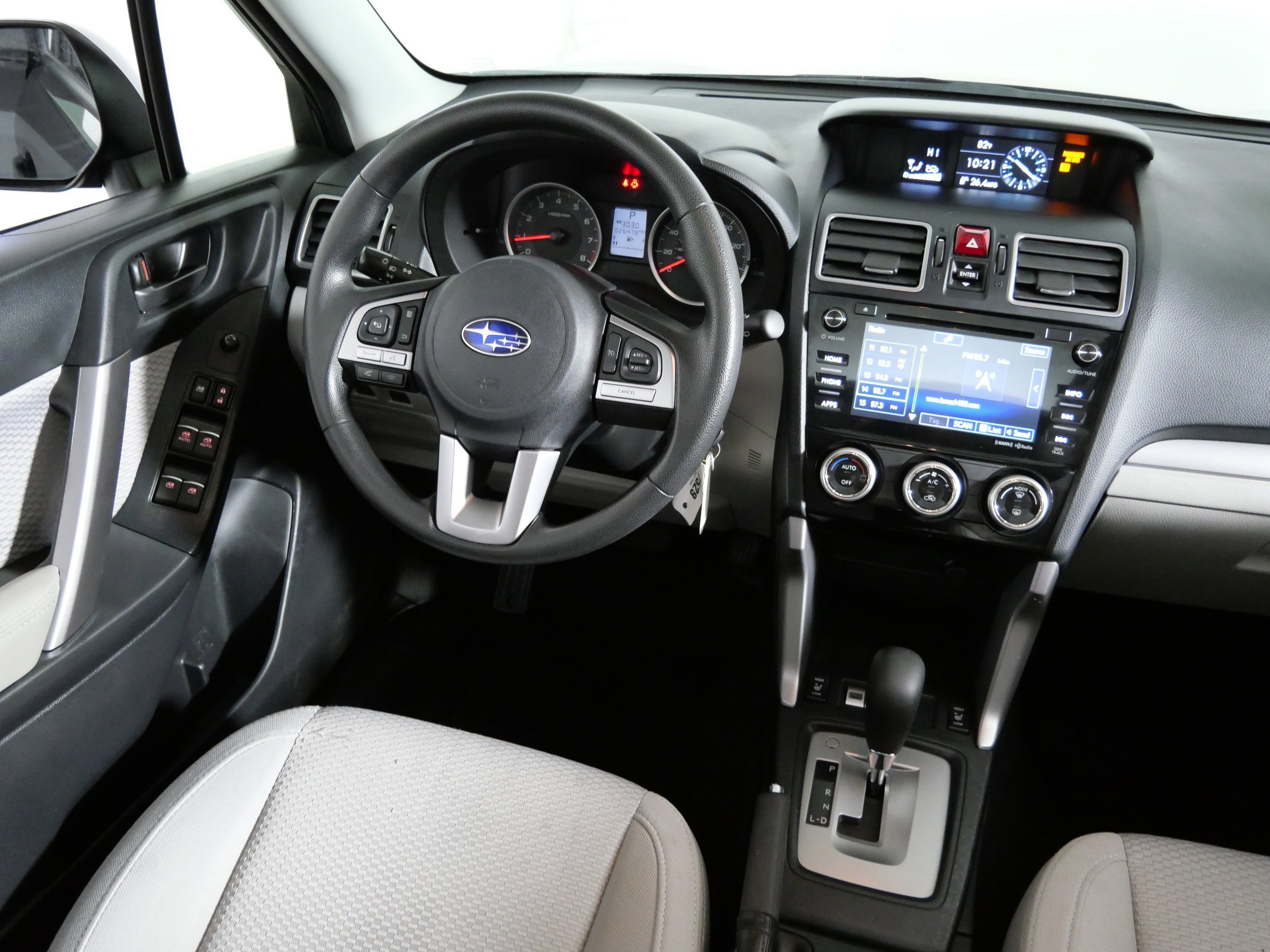 2017 Subaru Forester Premium photo 9