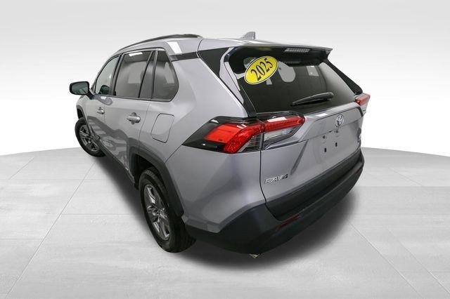 2025 Toyota RAV4 Hybrid LE photo 9