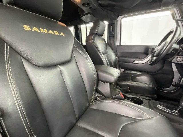 2015 Jeep Wrangler Unlimited Sahara photo 12