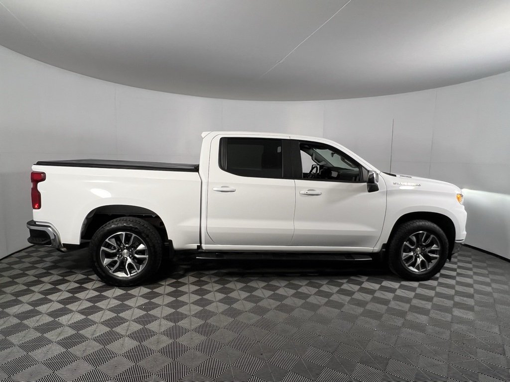 2024 Chevrolet Silverado 1500 LT photo 3