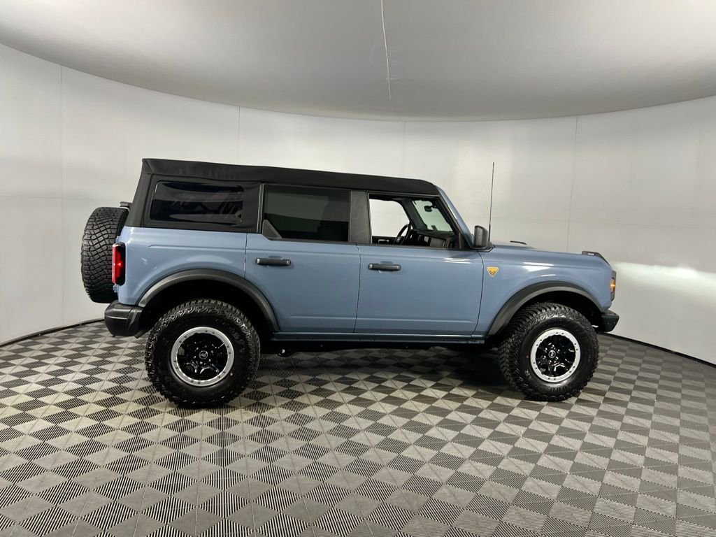 2024 Ford Bronco Badlands photo 2