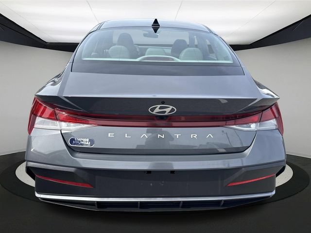2024 Hyundai Elantra SEL photo 4