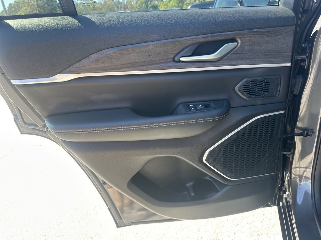 2024 Jeep Cherokee Limited 4xe photo 26