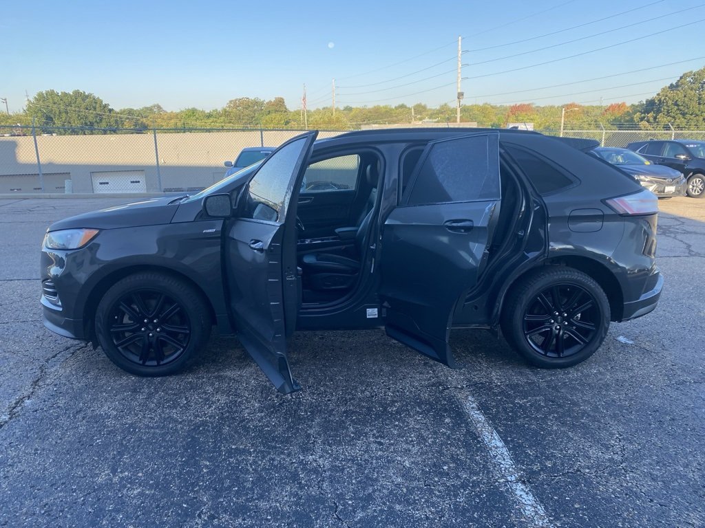2021 Ford Edge ST photo 4