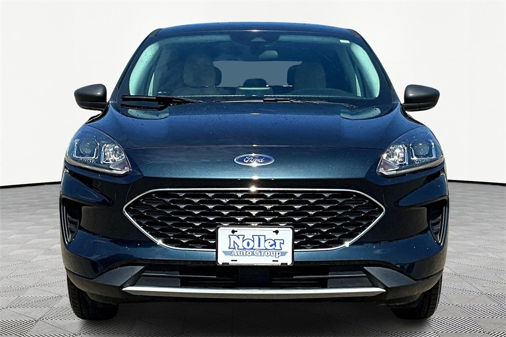 2022 Ford Escape SE photo 2