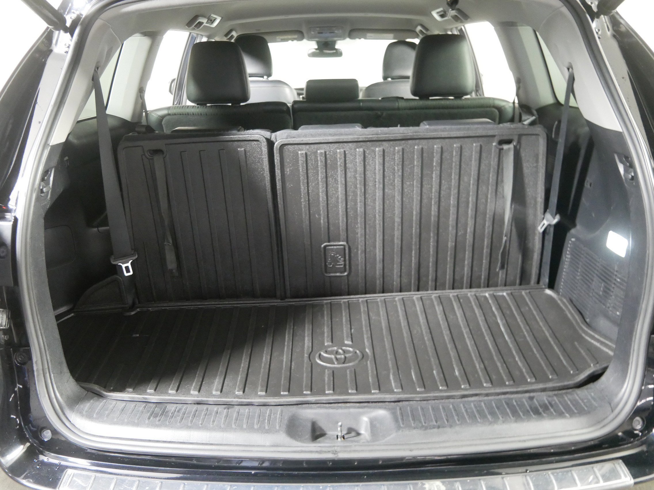 2019 Toyota Highlander LE photo 16
