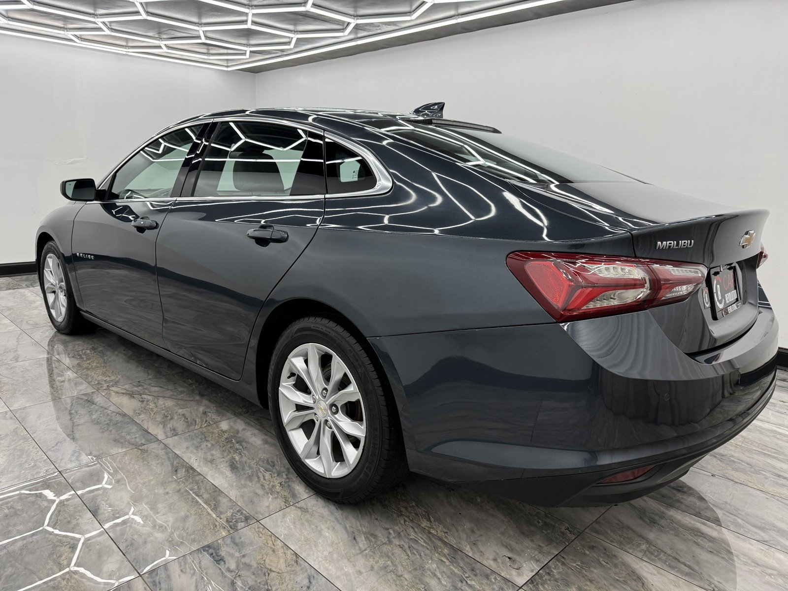 2021 Chevrolet Malibu 1LT photo 2