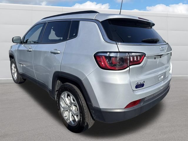 2024 Jeep Compass Latitude photo 2