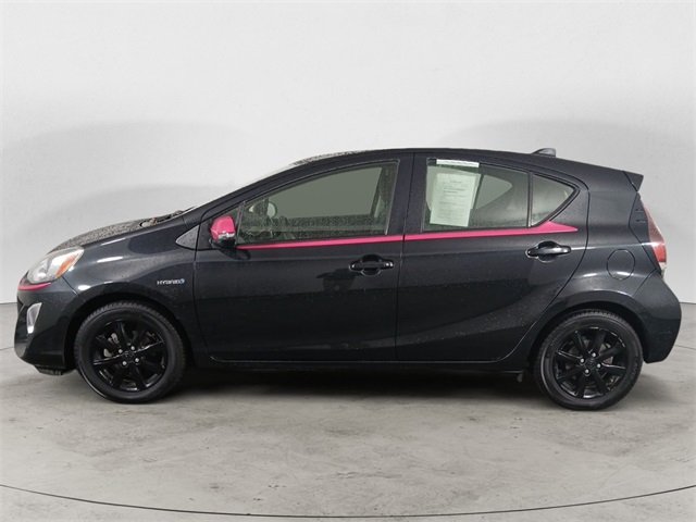 2016 Toyota Prius C photo 2
