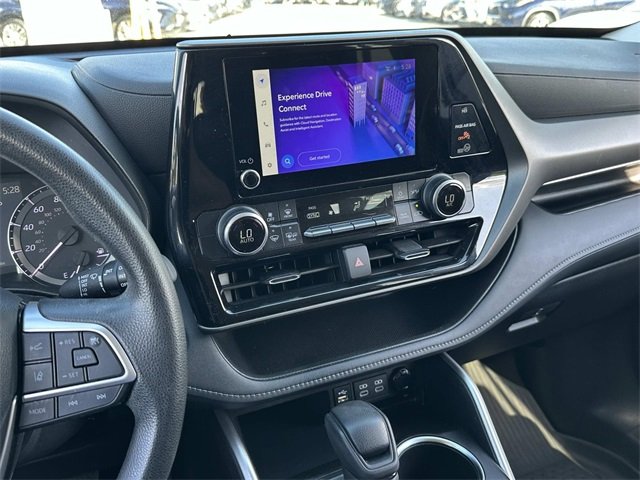2023 Toyota Highlander L photo 16