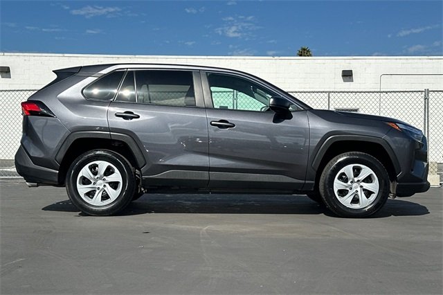 2024 Toyota RAV4 LE photo 4