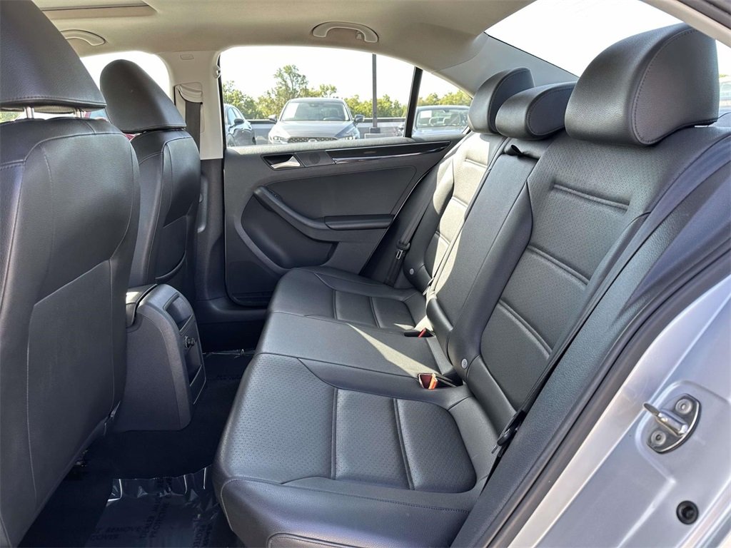 2015 Volkswagen Jetta 2.0 TDI SEL photo 15