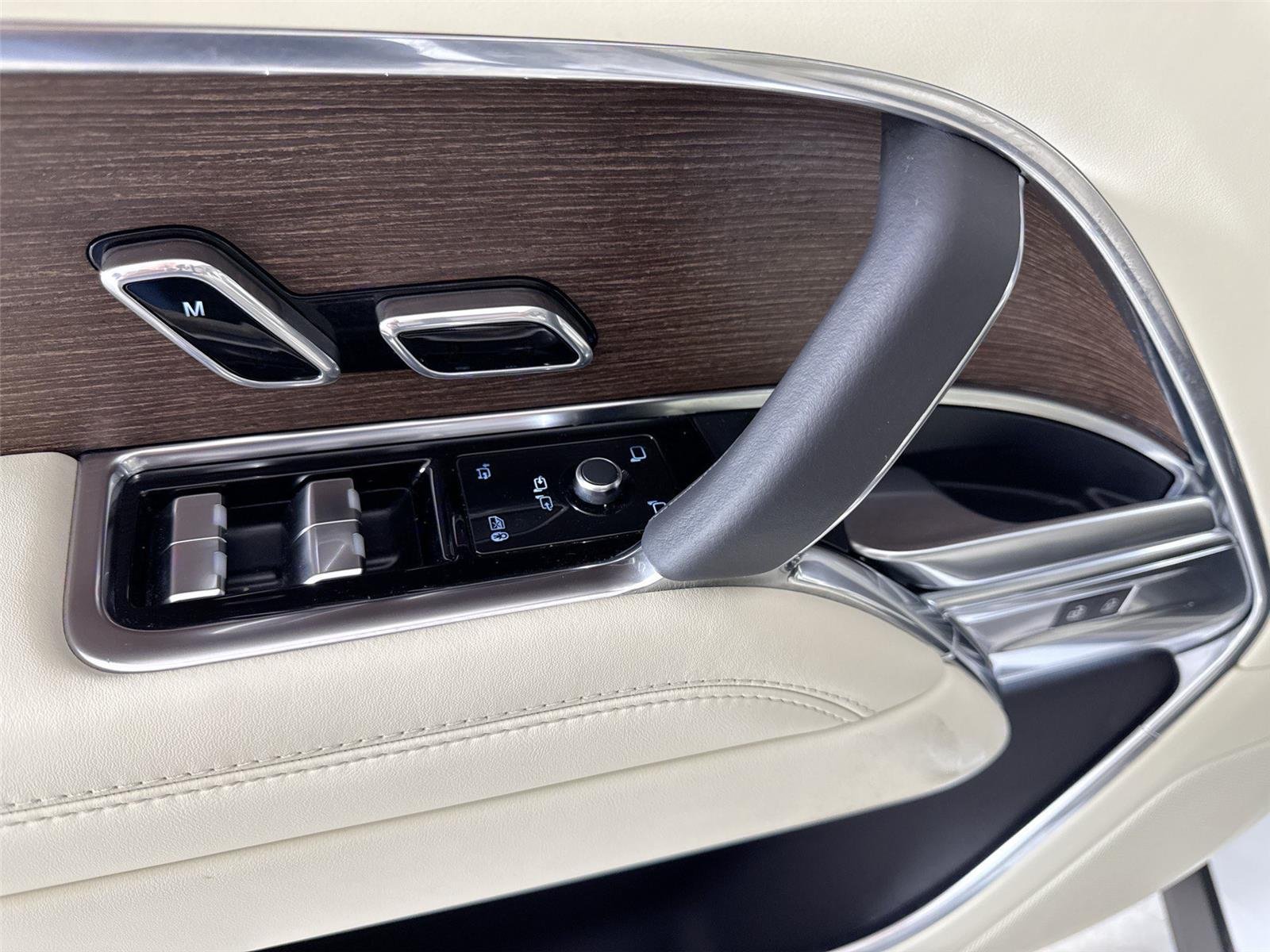 2024 Land Rover Range Rover SE SV photo 12