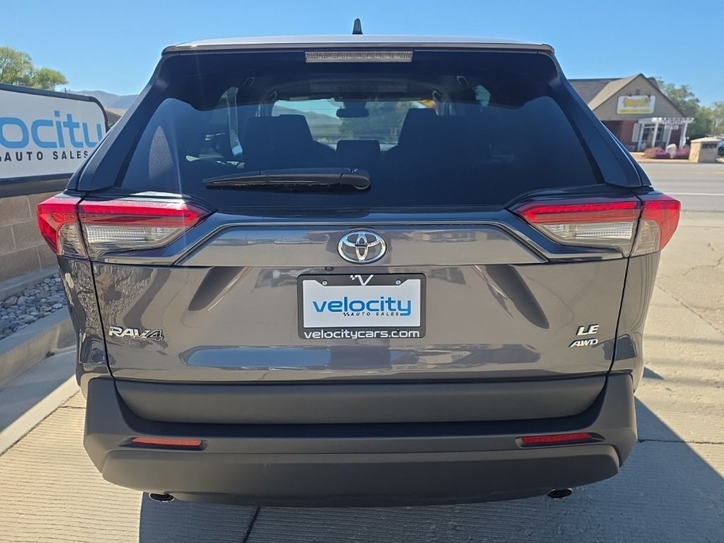 2024 Toyota RAV4 LE photo 3