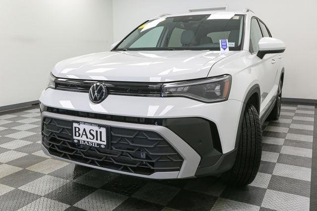 2025 Volkswagen Taos SE photo 4