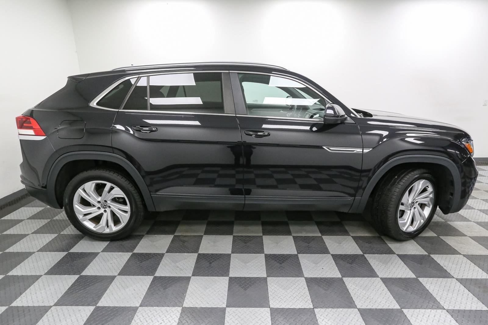 2020 Volkswagen Atlas Cross Sport SEL photo 2