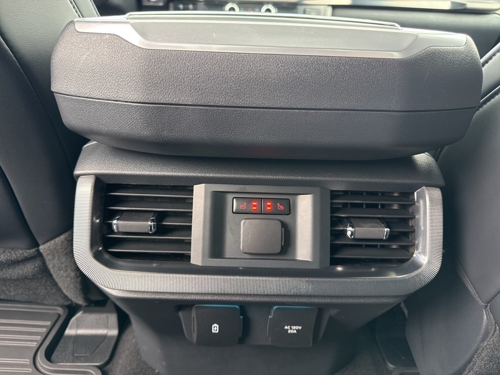 2025 Ford F-150 Platinum photo 13