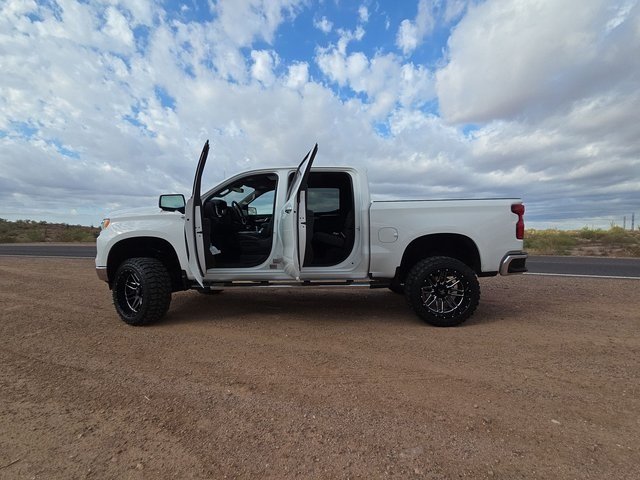 2023 Chevrolet Silverado 1500 LTZ photo 2