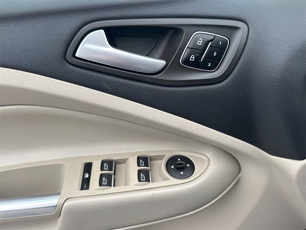 2017 Ford Escape Titanium photo 27