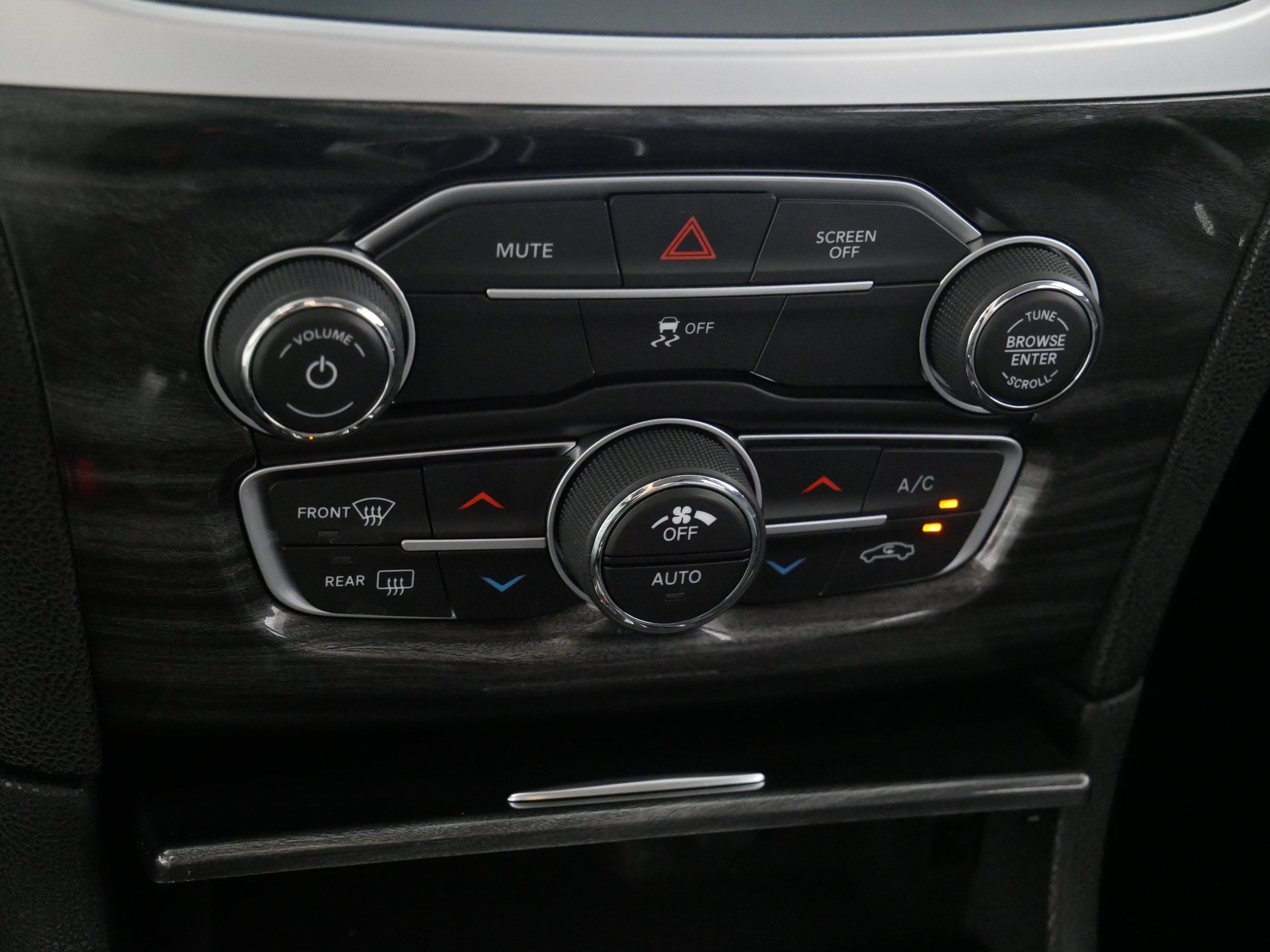 2022 Chrysler 300 Touring photo 21