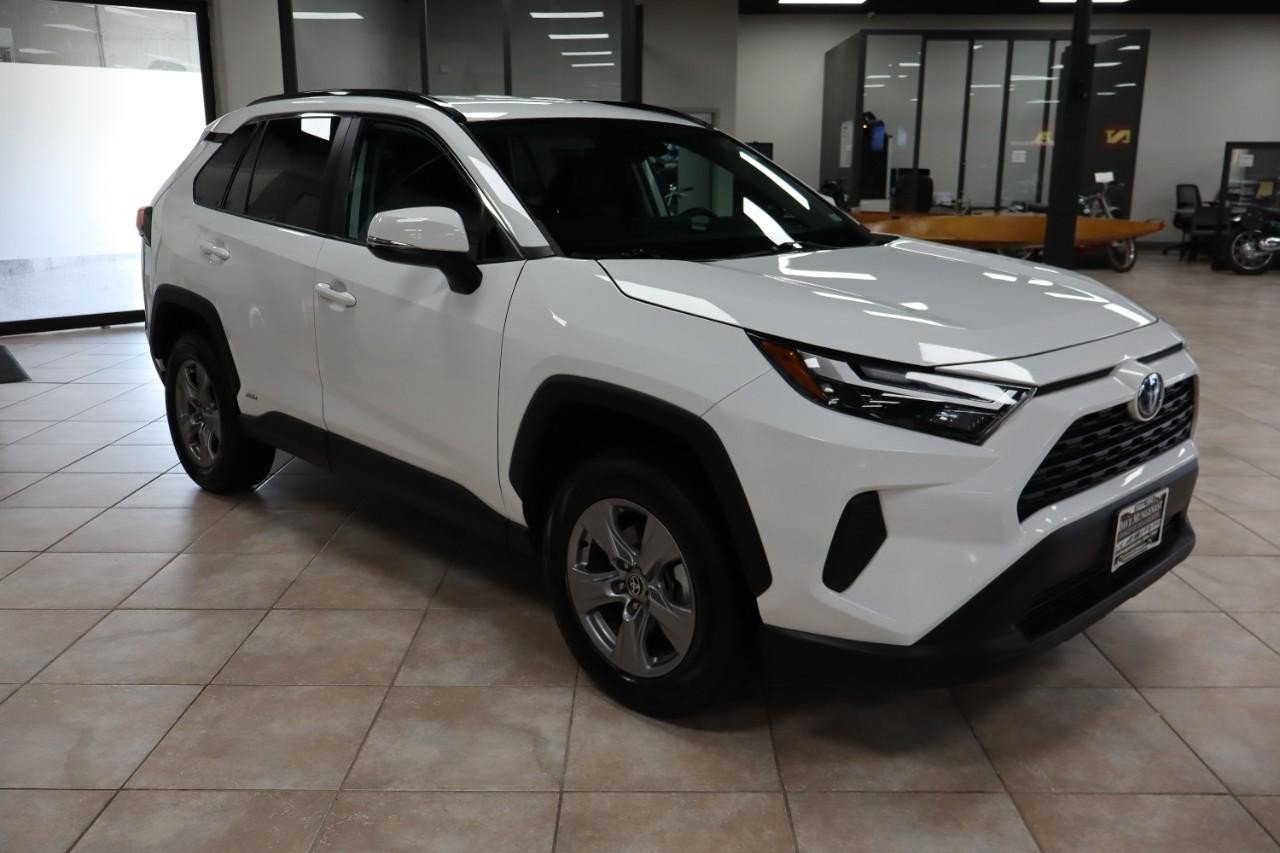2023 Toyota RAV4 XLE photo 8