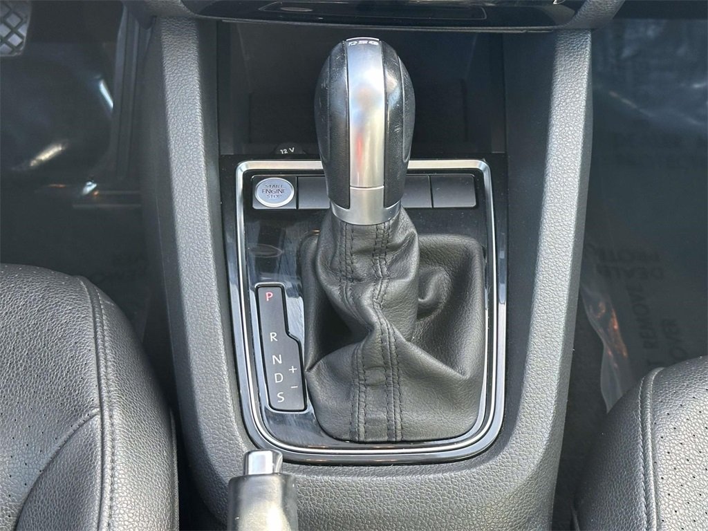 2015 Volkswagen Jetta 2.0 TDI SEL photo 21